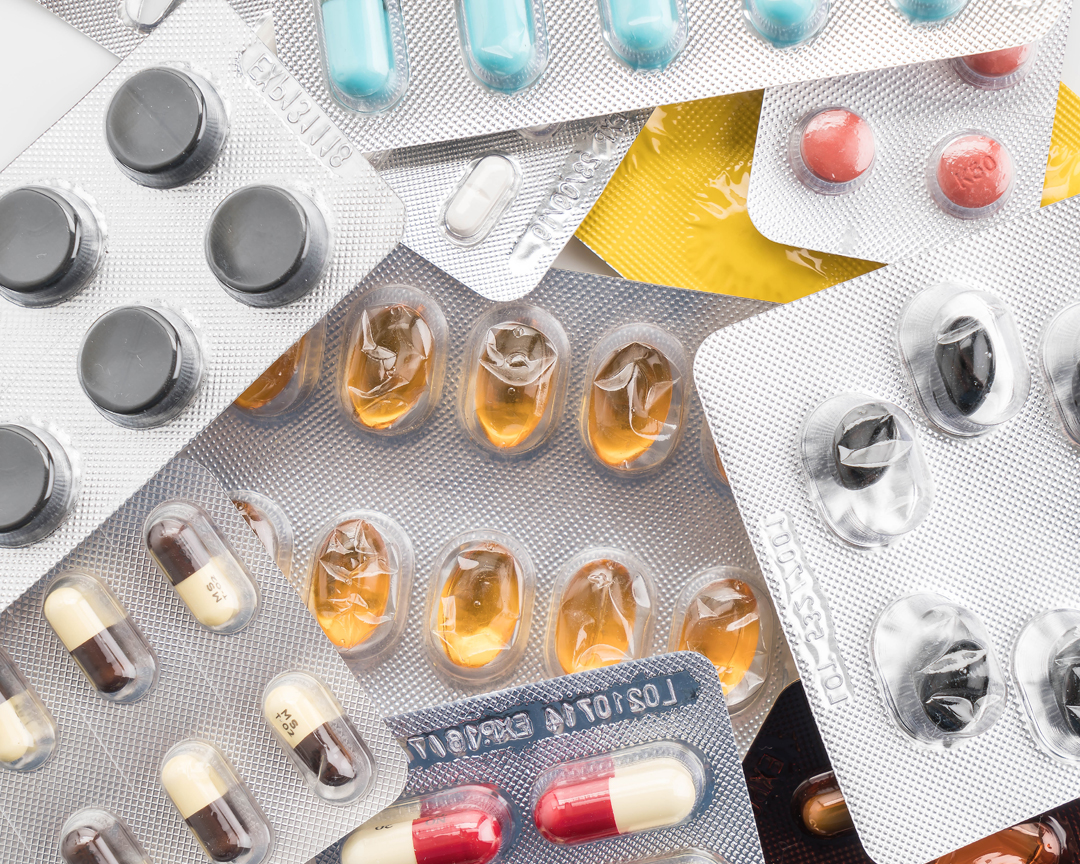 Nevarni koktajli: Kako se izogniti interakcijam med zdravili